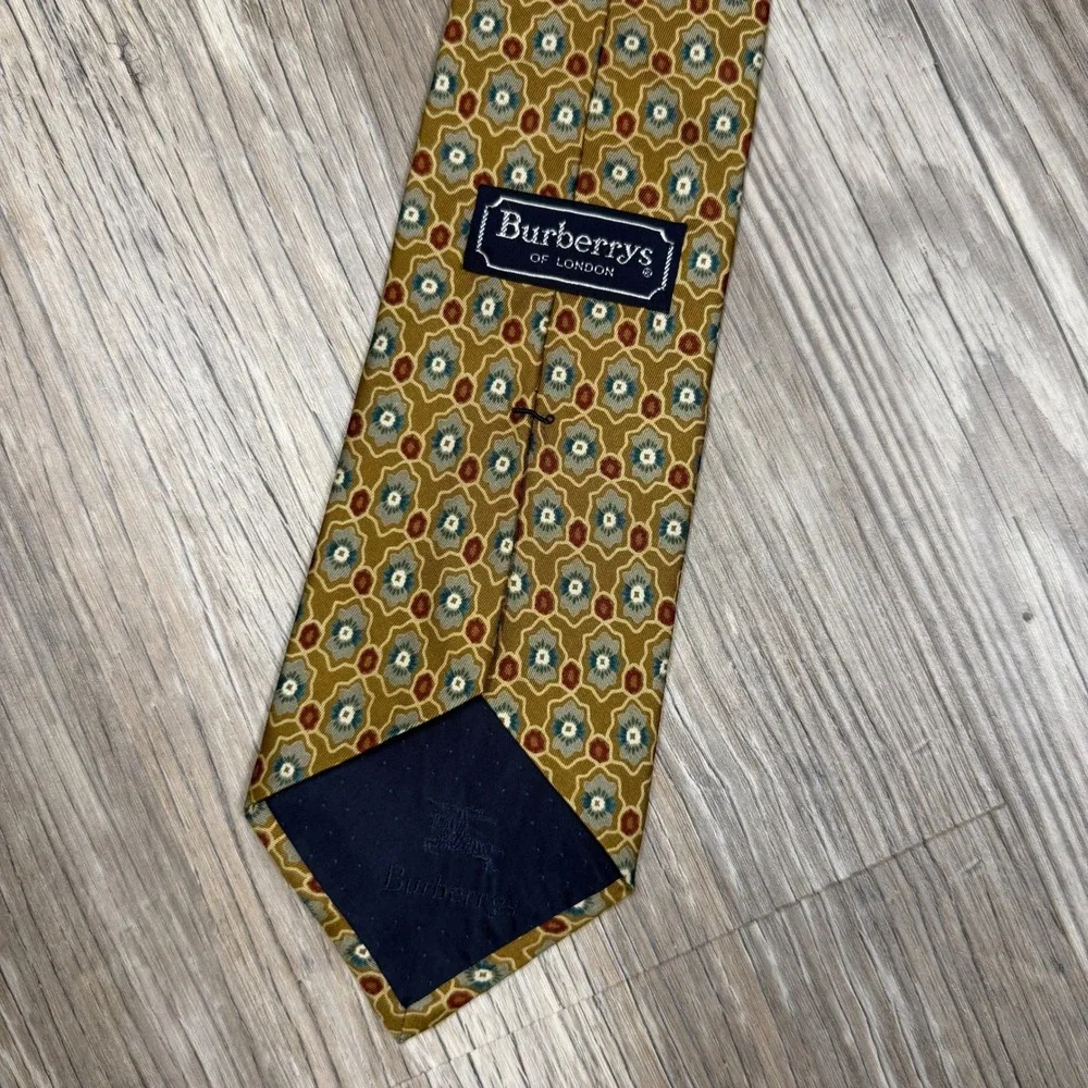 Vintage Burberrys of London Mens Silk Tie Gold Geometric Medallion Hand Sewn USA